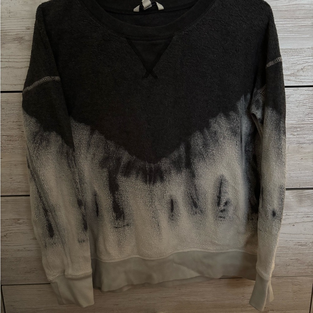 American Eagle Outfitters Black and Gray Dip-Dye Sweater